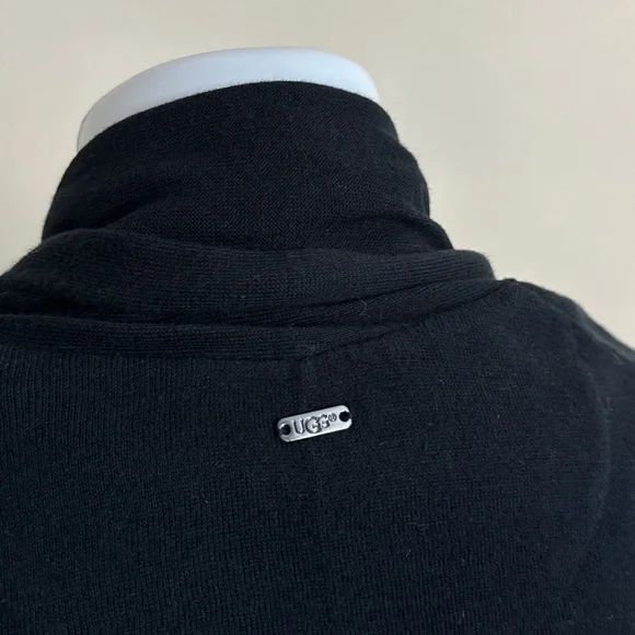 UGG Australia - Nora Cocoon Wrap. Black. M/L - Picture 6 of 12